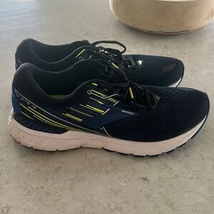 Barely worn Mens Brooks Adrenaline GTS